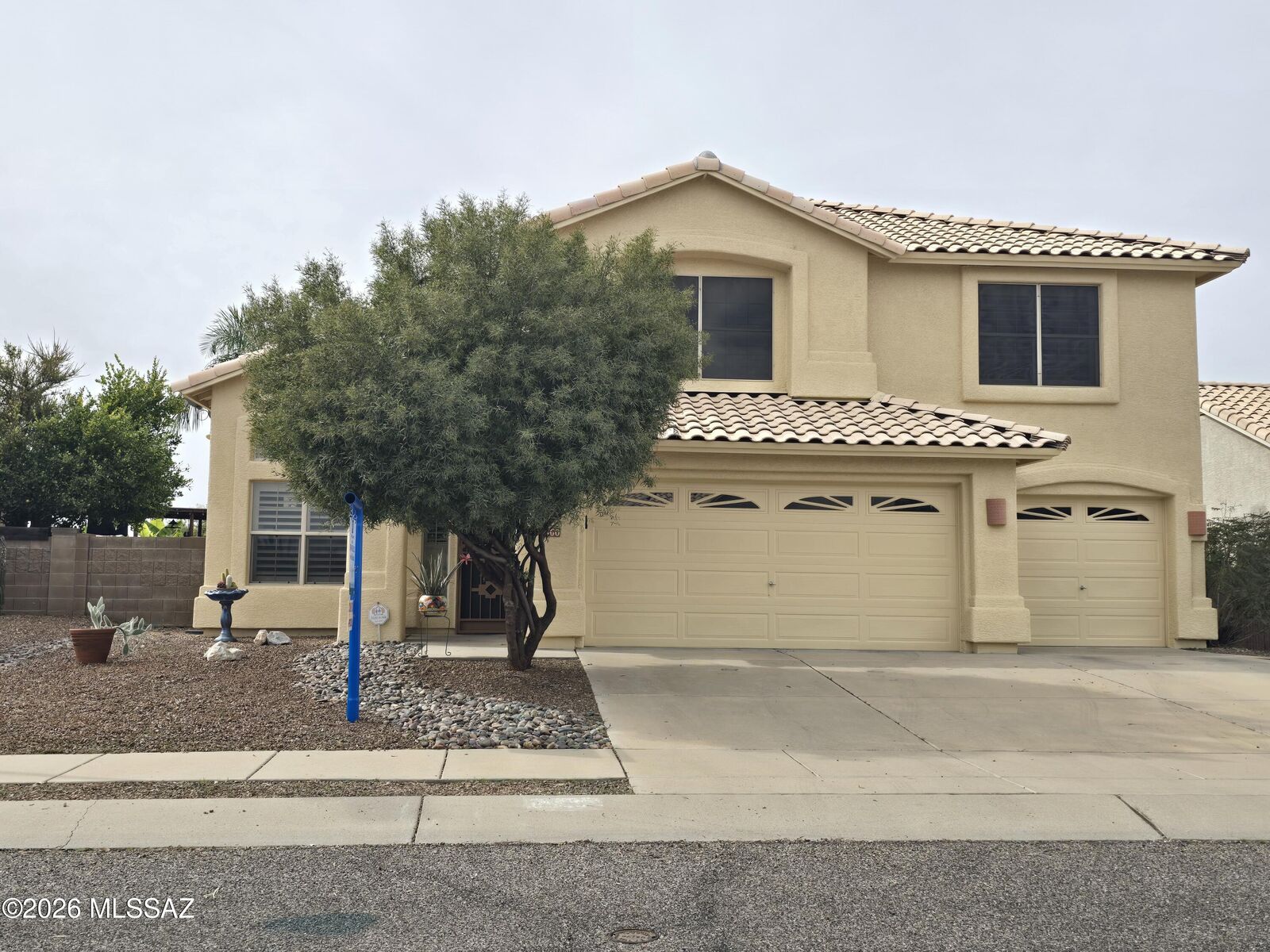 Property Photo:  860 S Lucinda Drive  AZ 85748 