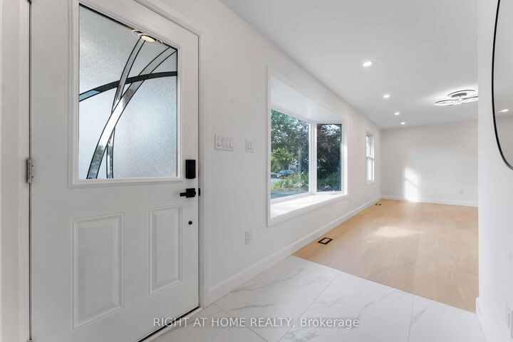 Property Photo: 2700 Priscilla Street ON K2B 7E2