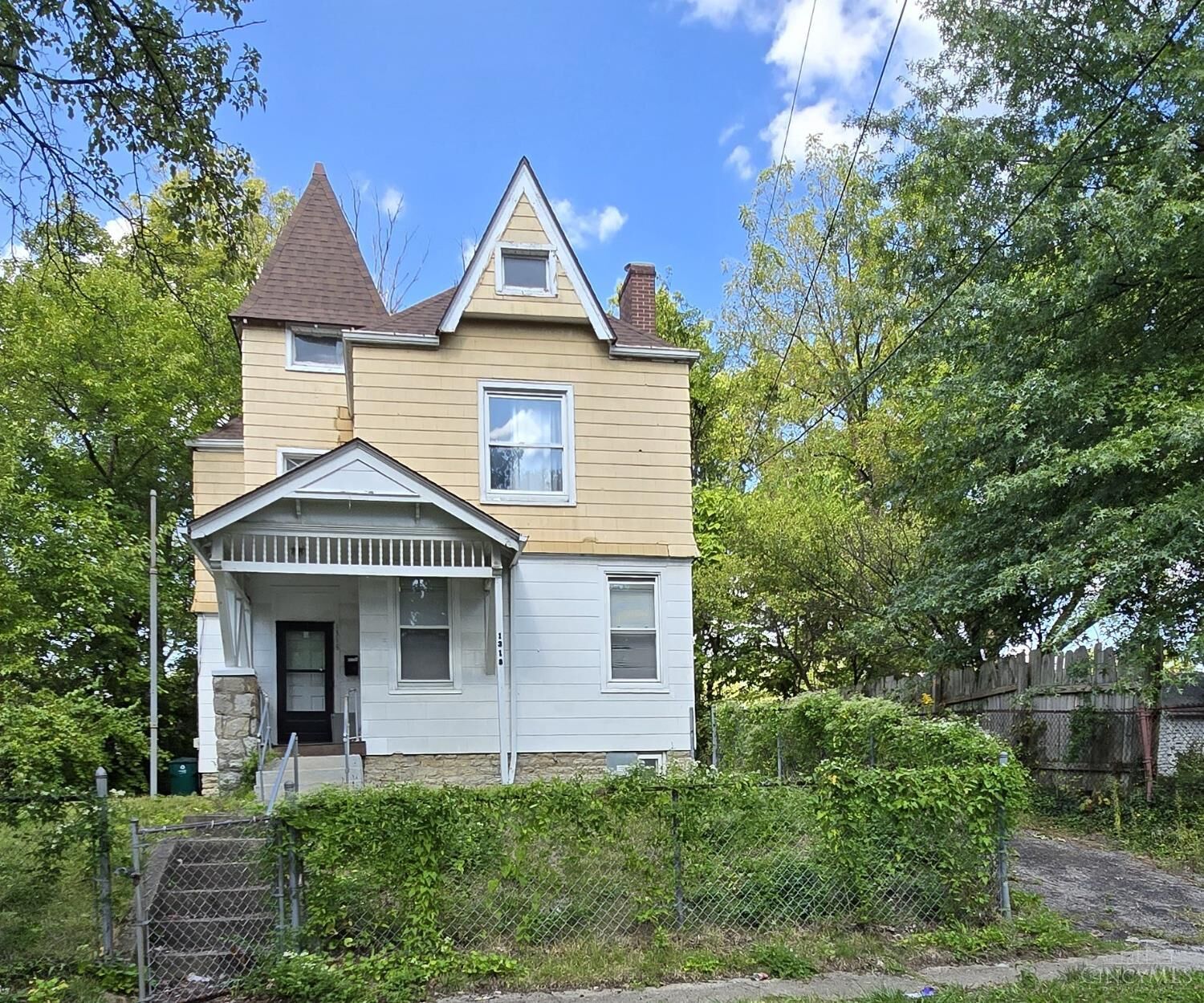 Property Photo:  1318 Franklin Avenue  OH 45237 