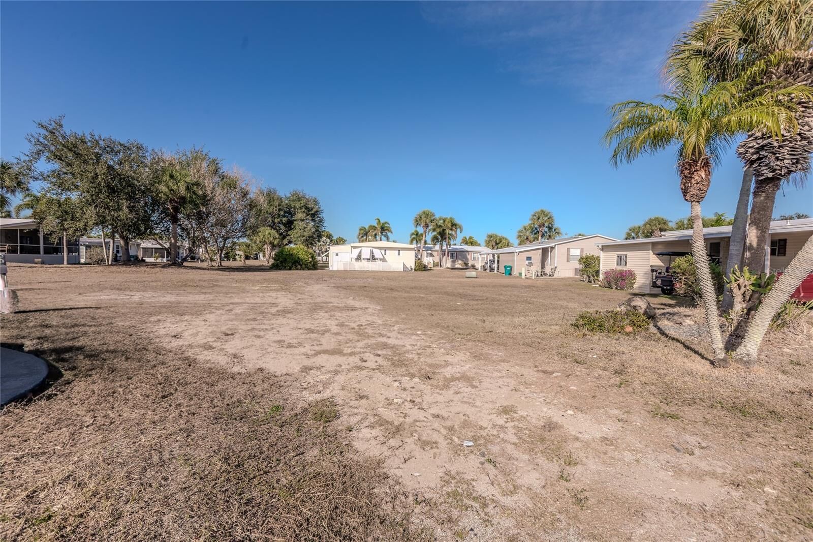 Property Photo: 2100 Kings Highway 1092 FL 33980