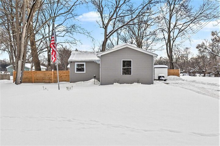 Property Photo:  110 Ontario Road  MI 49120 