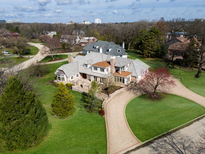 Property Photo: 719 Midwest Club Parkway IL 60523