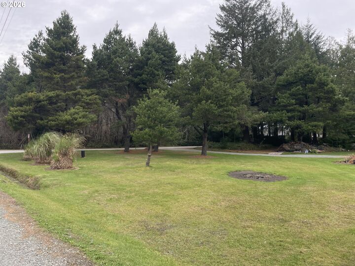 Property Photo: Cozy Pines OR 97411