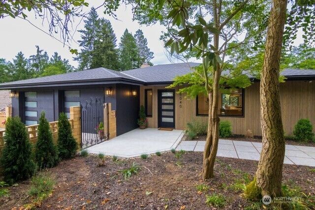 Property Photo:  16040  36th Avenue NE  WA 98155 