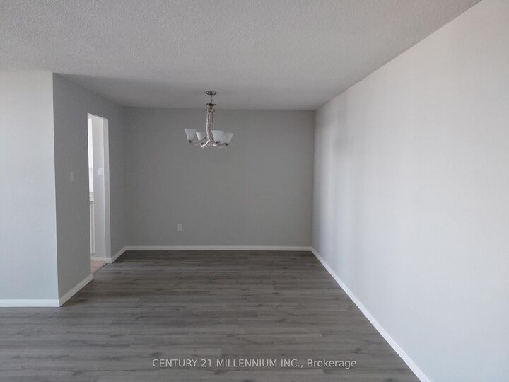 Property Photo:  15 Kensington Road 1903  ON L6T 3W2 