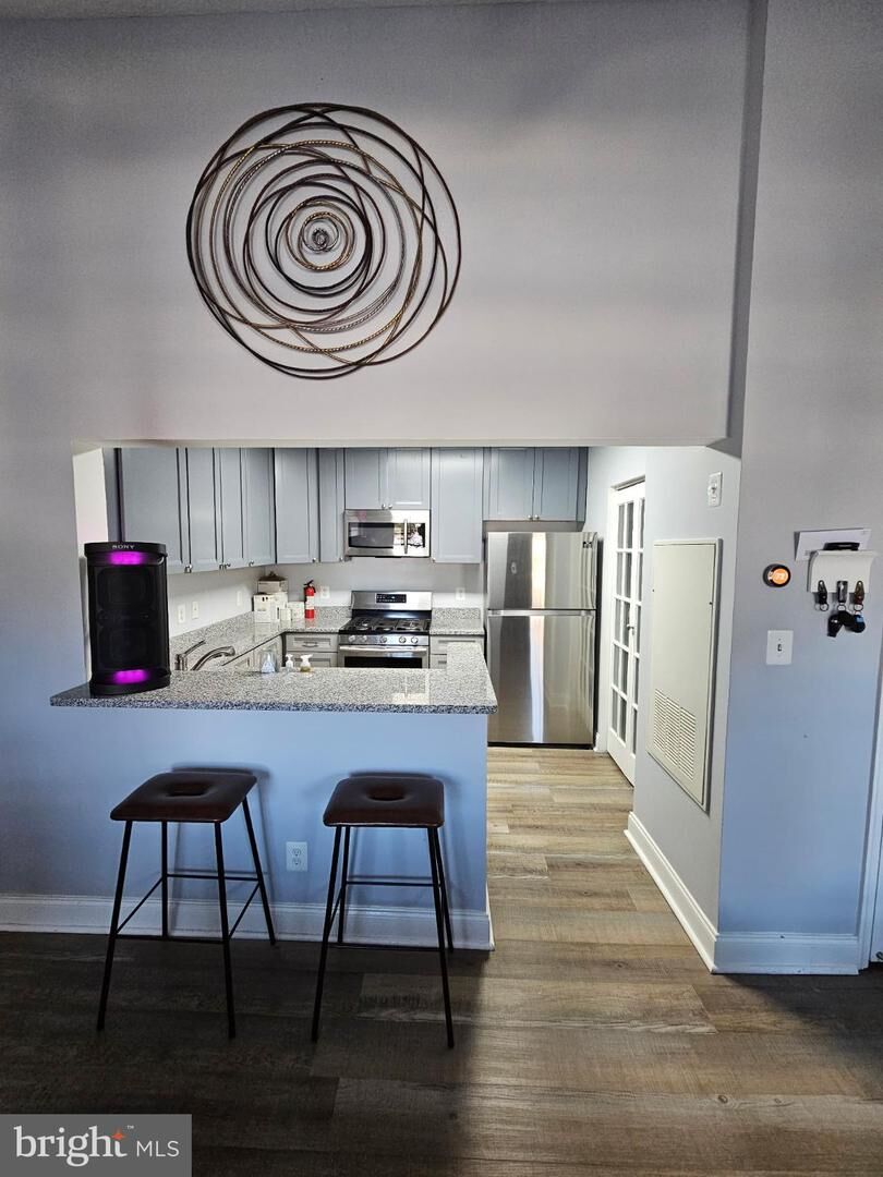 Property Photo:  20332 Beechwood Terrace 300  VA 20147 