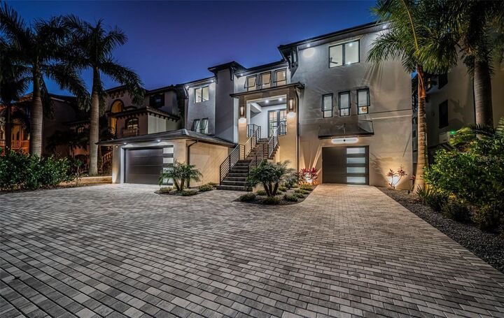 Property Photo:  218 Sydney Lane  FL 33708 