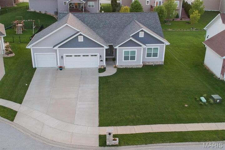 Property Photo:  1109 Macintosh Court  IL 62269 