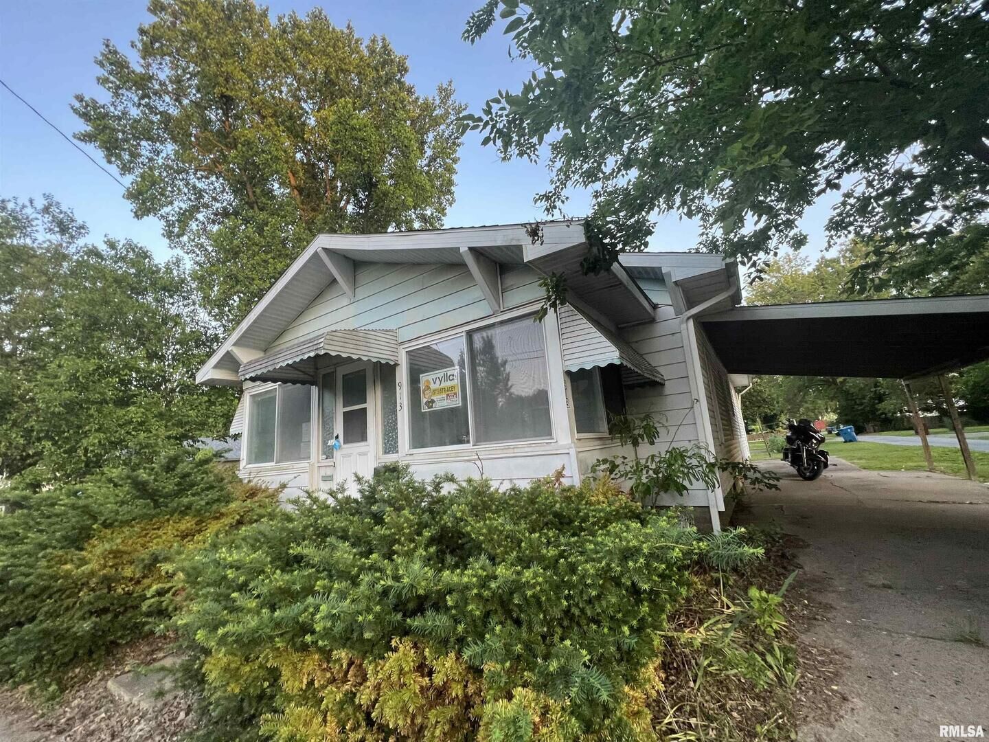 Property Photo:  913 Illinois Avenue  IL 62966 