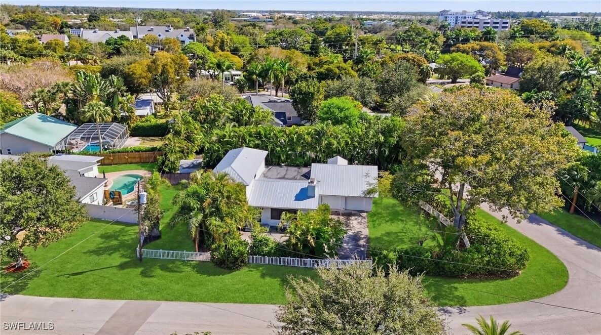 Property Photo:  1260 Forest Avenue  FL 34102 