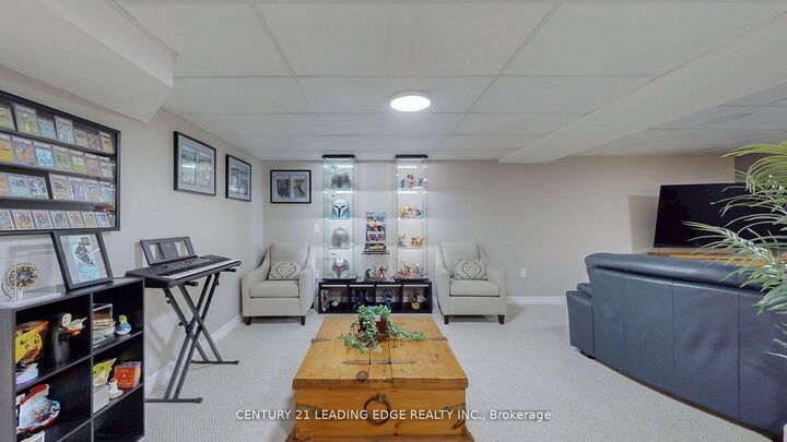 Photo de la propriété:  28 Stonehill Boulevard  ON L9N 1E3 