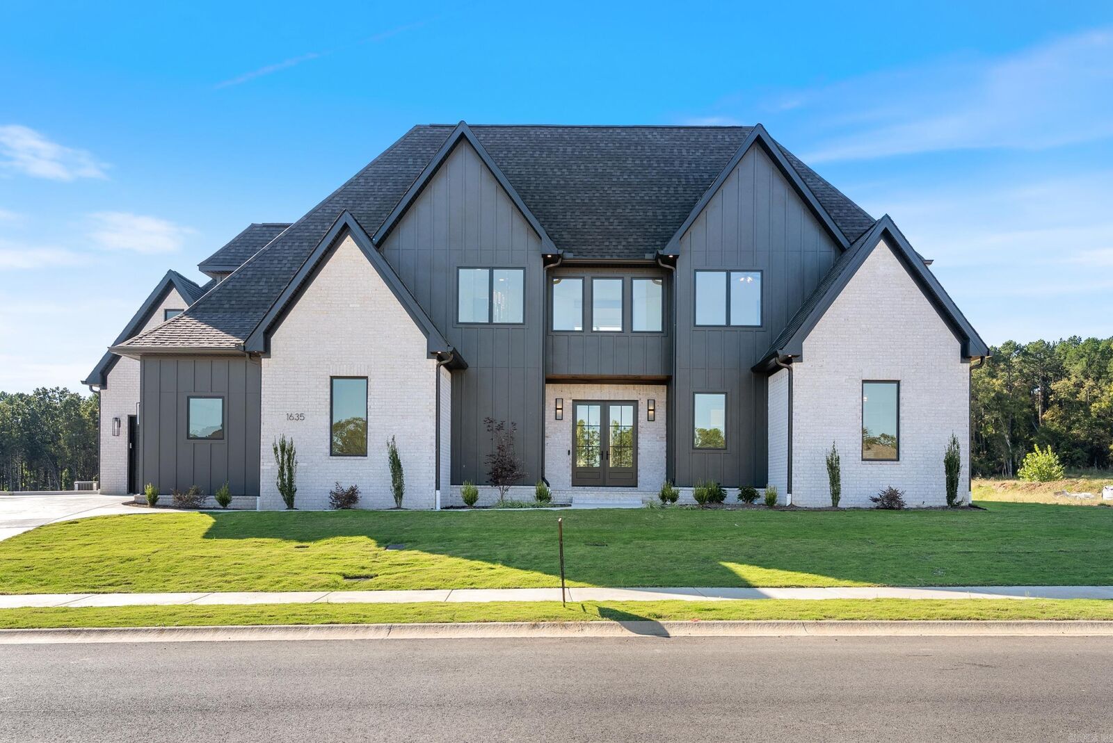 Property Photo:  1635 Southwinds Drive  AR 72034 