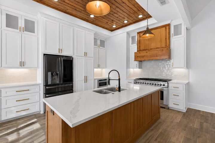 Property Photo:  130 E Winners Circle  TX 75602 