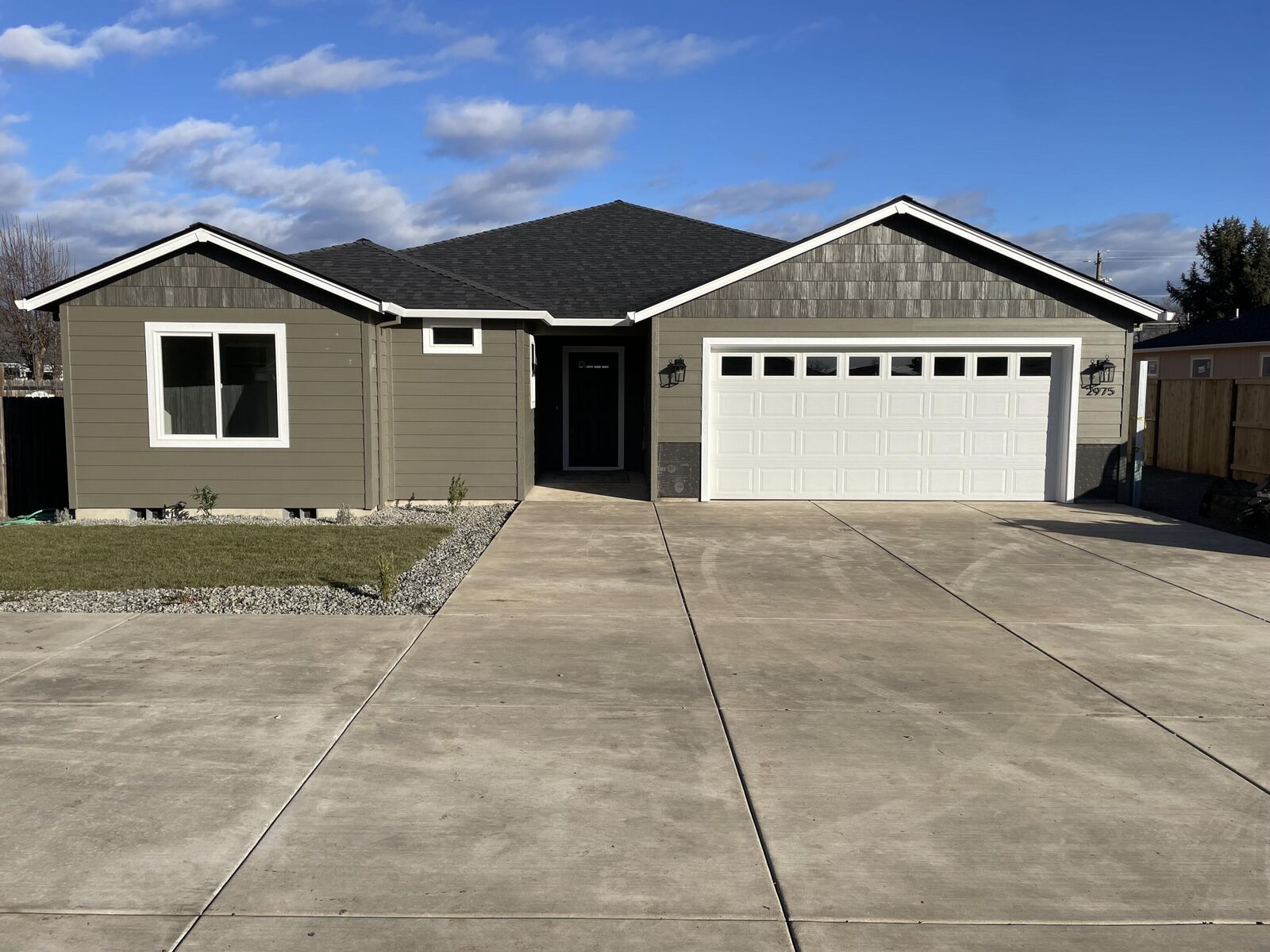 Property Photo:  2975 Stonebrook Drive  OR 97504 