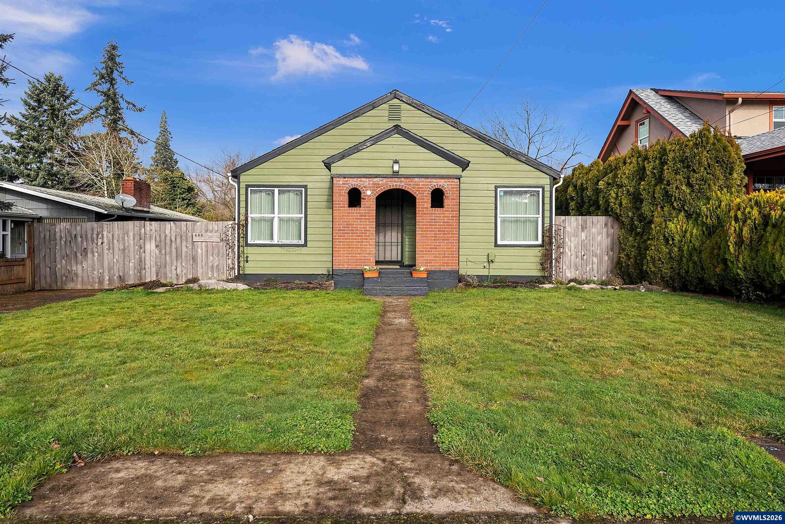 Property Photo:  605 Hickory St NE  OR 97301 