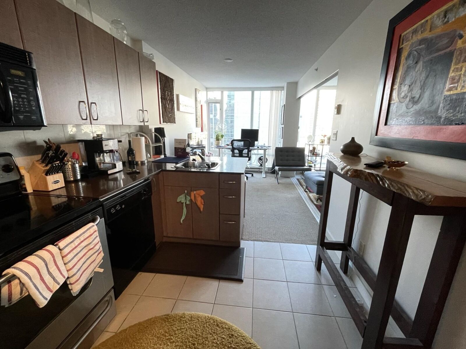 Property Photo:  610 Granville Street 1709  BC V6C 3T3 