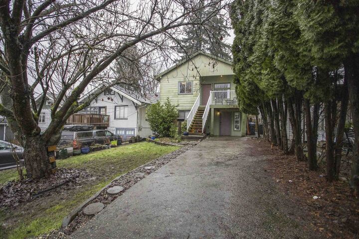 Photo de la propriété:  1976 Warwick Avenue  BC V3C 1L6 