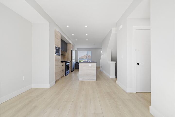 Property Photo: 30530 Cardinal Avenue 23 BC V2T 0L5