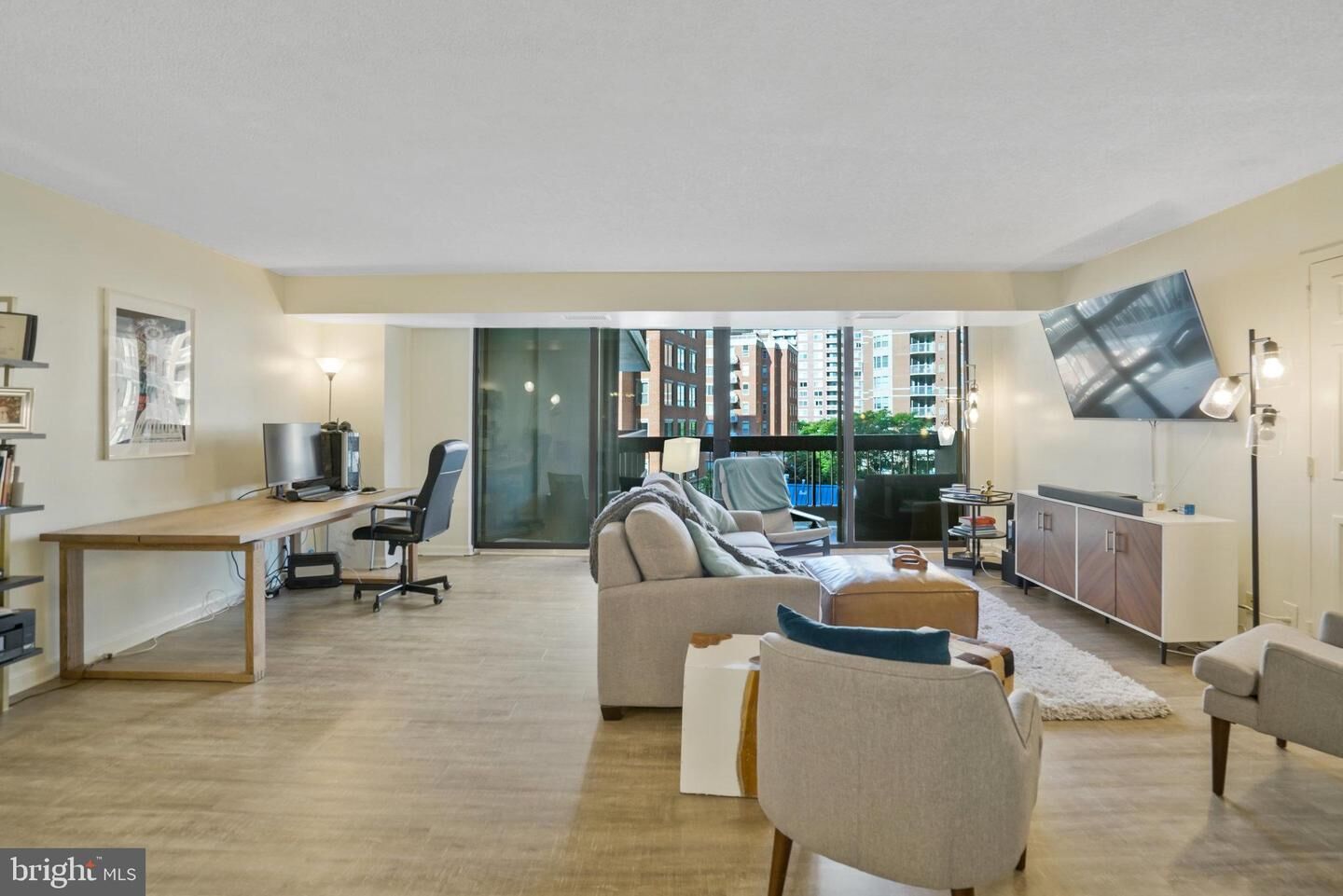 Property Photo:  3800 Fairfax Drive 301  VA 22203 