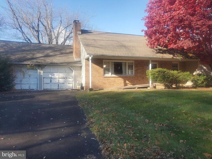 Property Photo: 414 Lambertvl Hopewell NJ 08530