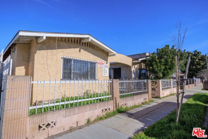Property Photo:  871 E 49th St  CA 90011 