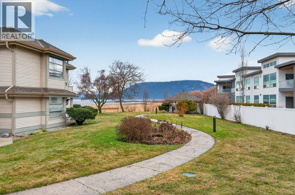 Property Photo:  111 Harbourfront Drive Northwest 2  BC V1E 1A3 