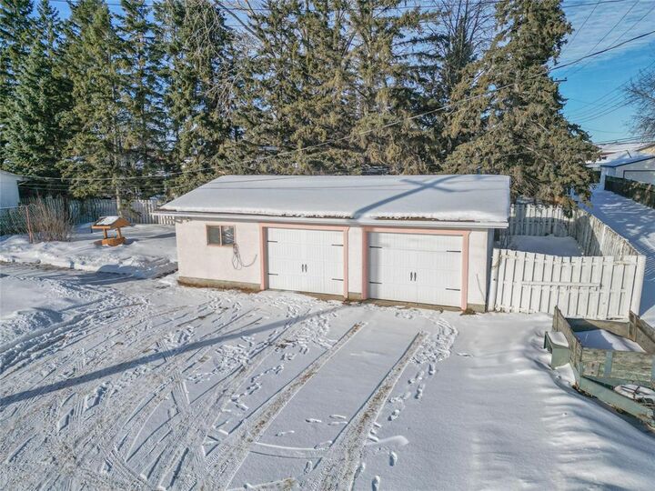 Property Photo:  2245 Lyndale Drive  MB R7A 7K7 