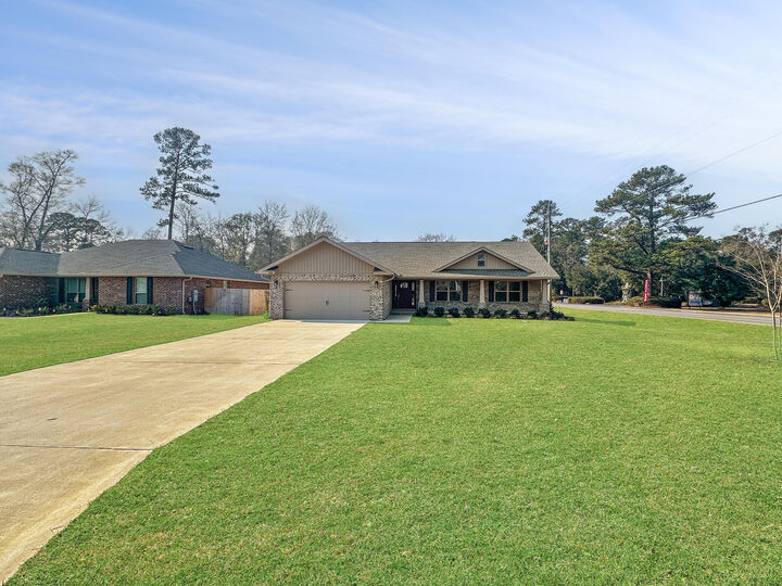 Property Photo:  5908 Silvercrest Boulevard  FL 32536 