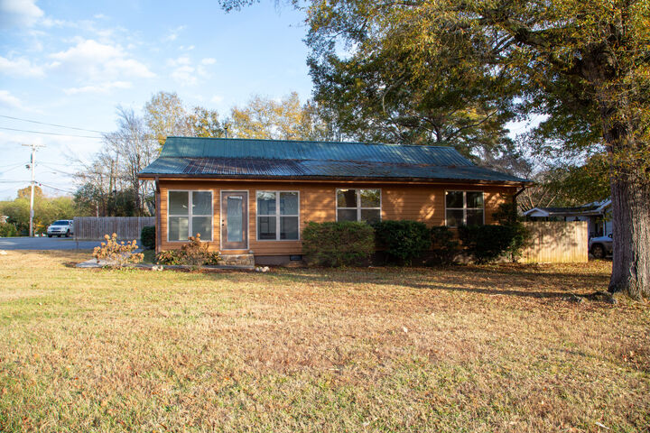 Property Photo:  307 S Duke Street  GA 30728 