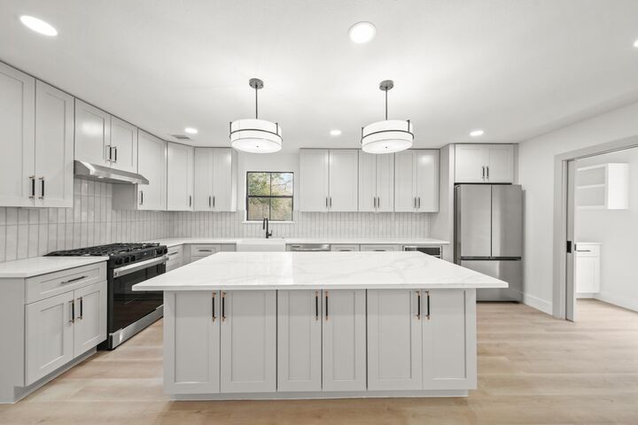 Property Photo:  6102 Knollview Drive  TX 77389 