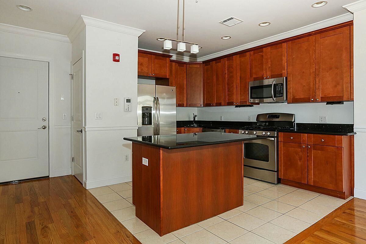 Property Photo:  85 Maple St 2L  NJ 07086 