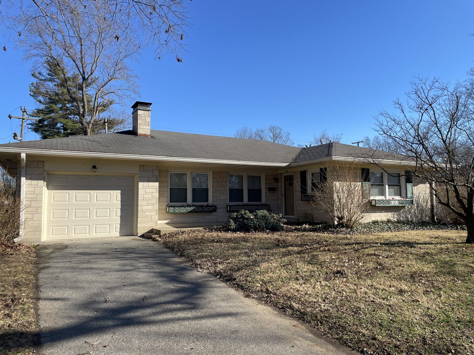 Property Photo:  1091 Collins Lane  KY 40601 