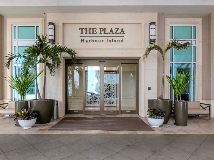 Property Photo:  450 Knights Run Avenue 2102  FL 33602 