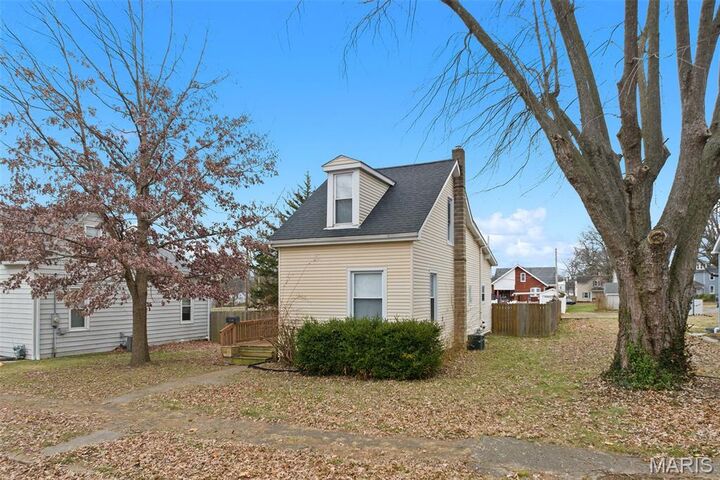 Property Photo:  1114 La Salle Street  IL 62221 