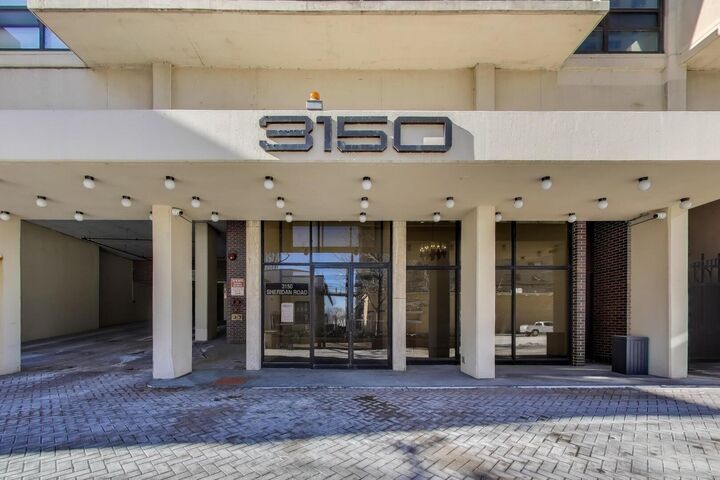 Property Photo:  3150 N Sheridan Road 4B  IL 60657 