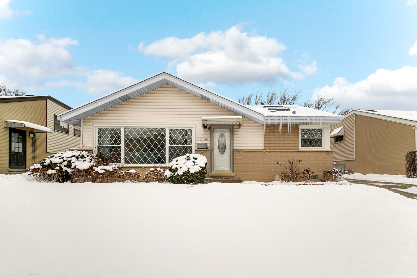 Property Photo: 7934 W Park Avenue IL 60714