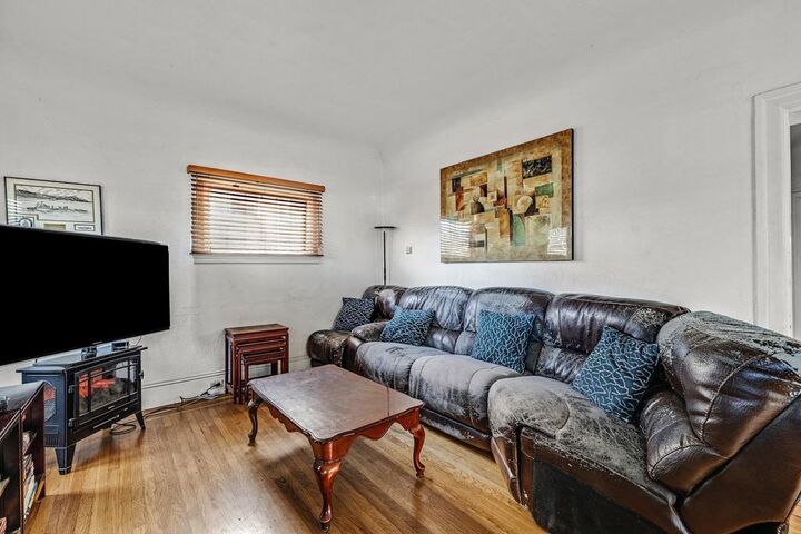 Property Photo:  976 Park St  CA 94501 