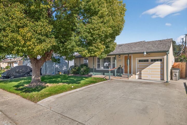 Property Photo:  5637 La Campana Way  CA 95822 