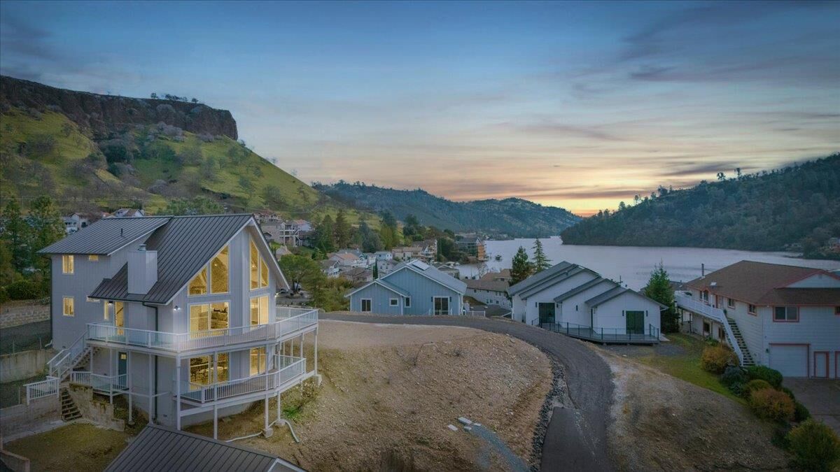 Property Photo: 935 Foothill Rd CA 95228