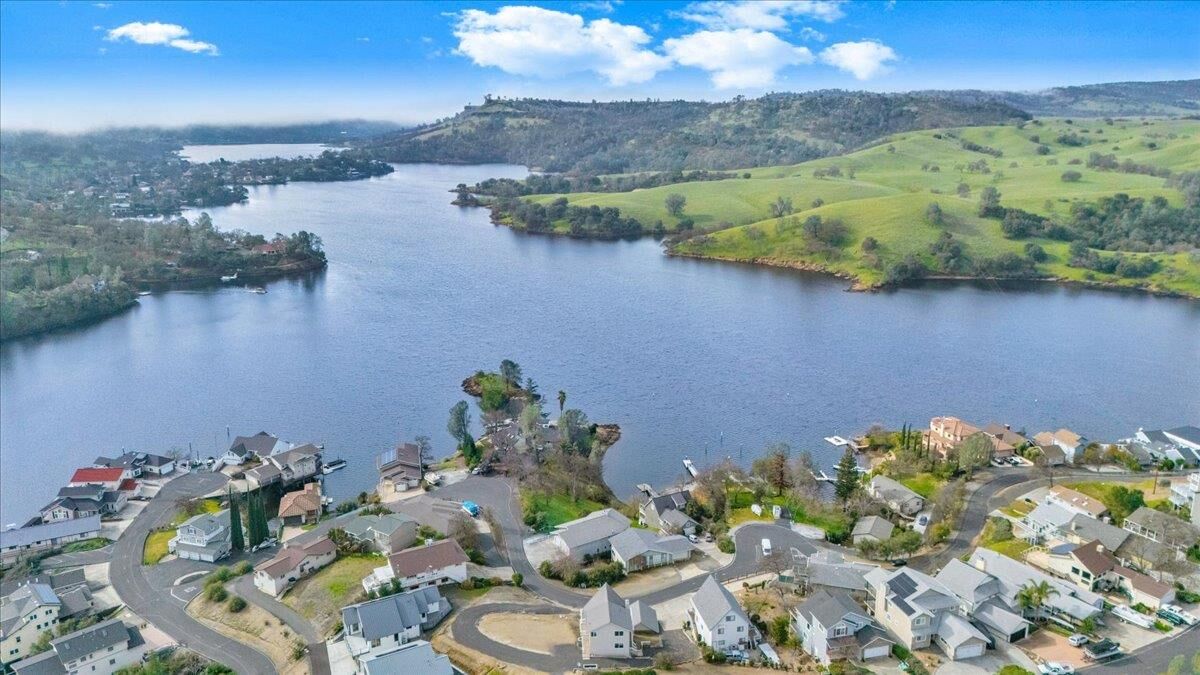 Property Photo:  935 Foothill Rd  CA 95228 
