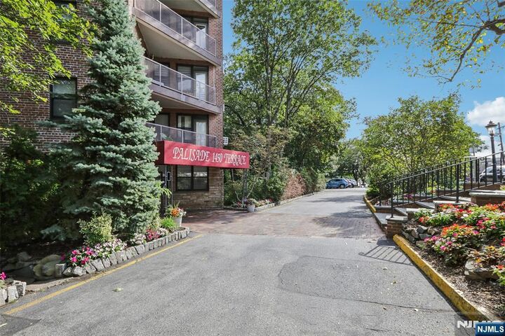 Property Photo:  1450 Palisade Avenue 5J  NJ 07024 