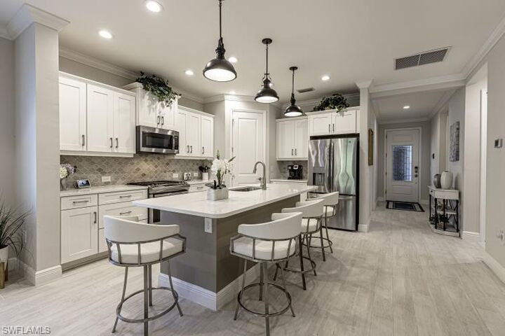 Property Photo:  2199 Marquesa Cir  FL 34112 