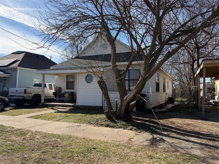 Property Photo:  220 N Aydelotte Avenue  OK 74801 