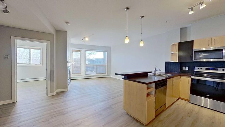Property Photo:  69 Springborough Court SW 121  AB T3H 5V5 
