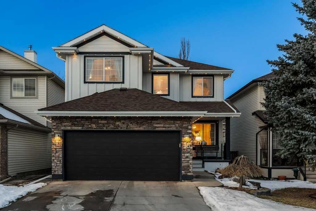 Property Photo:  18 Simcoe Terrace SW  AB T3H 4S6 