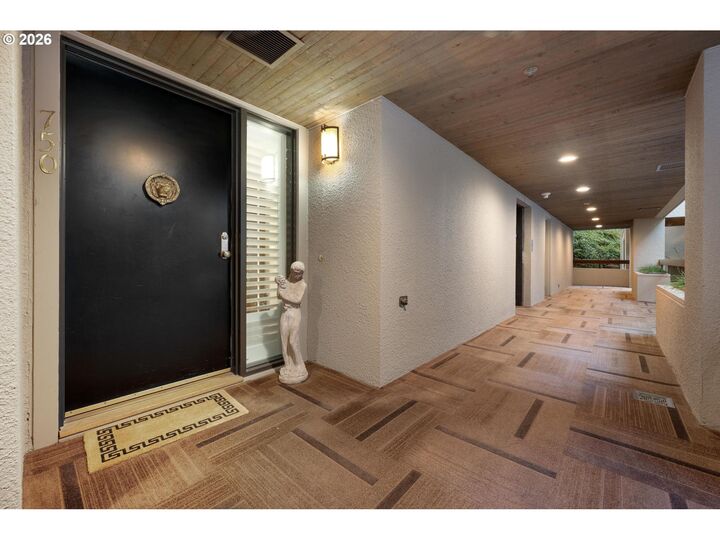 Property Photo:  750 NW Westover Sq  OR 97210 