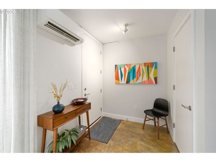 Property Photo:  325 NE Graham St 7  OR 97212 