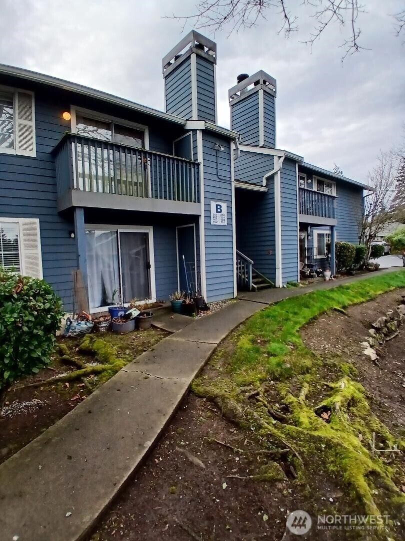 Property Photo:  16817  Larch Way B101  WA 98037 
