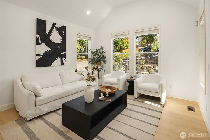 Property Photo: 16255 SE 66th St WA 98006