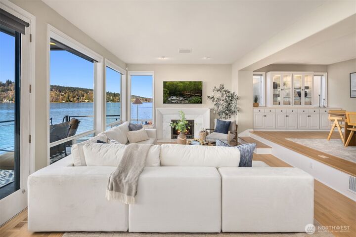 Property Photo:  3711  Lake Washington Boulevard N  WA 98056 